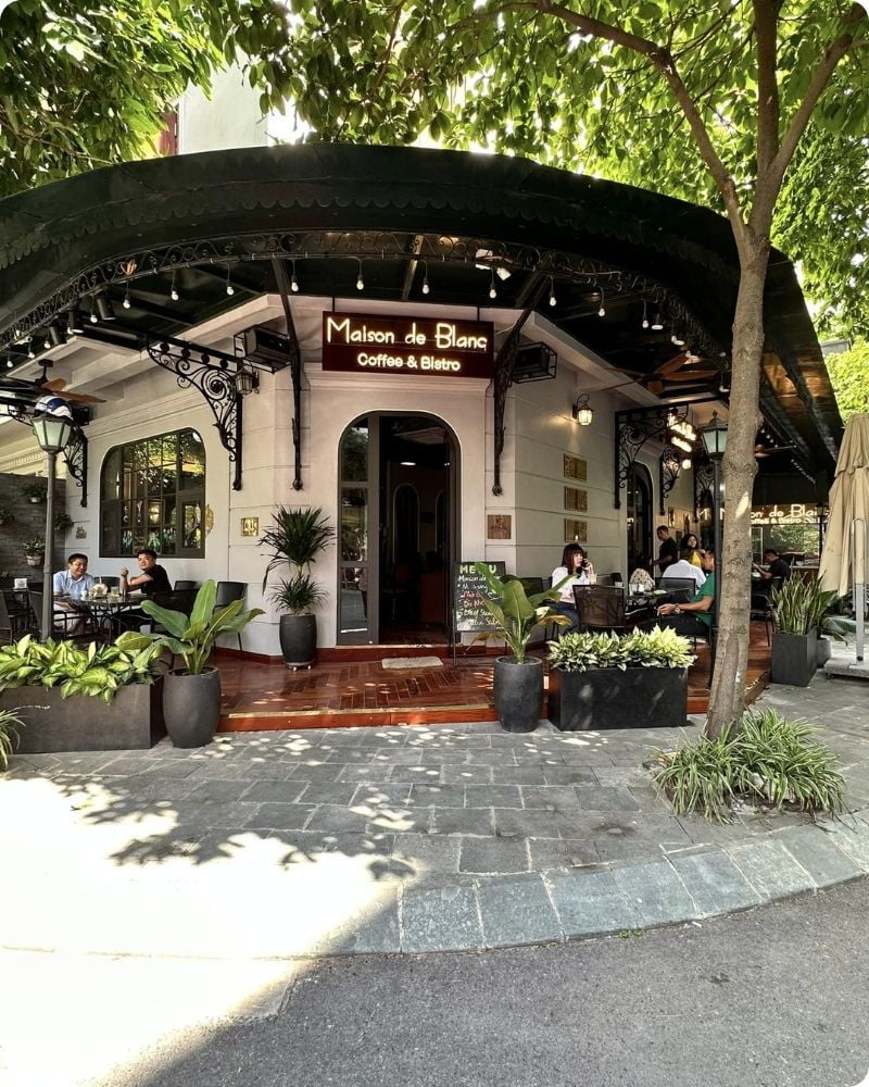 Quán Maison De Blanc – Bakery & Dessert..