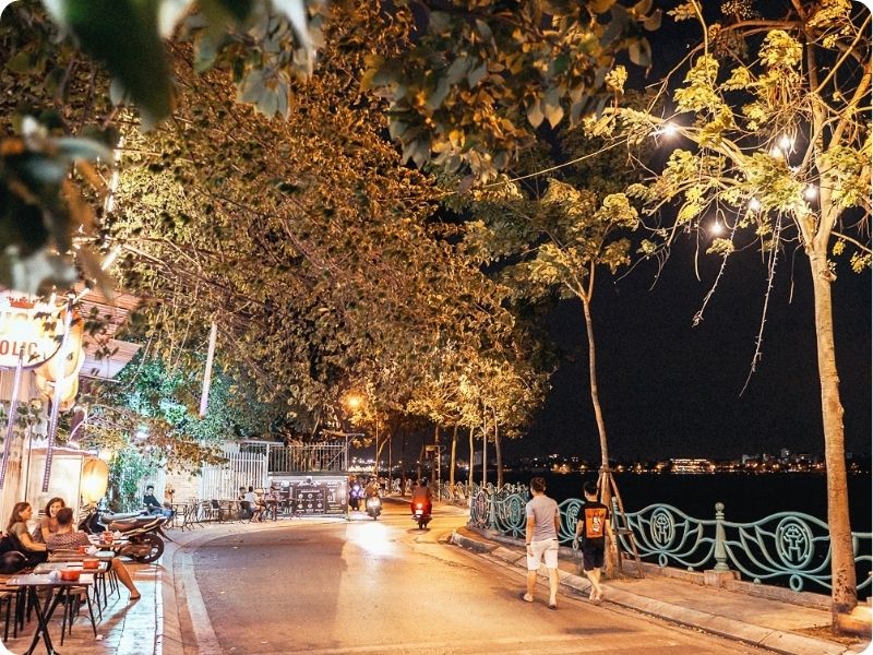 Hồ Tây về đêm
