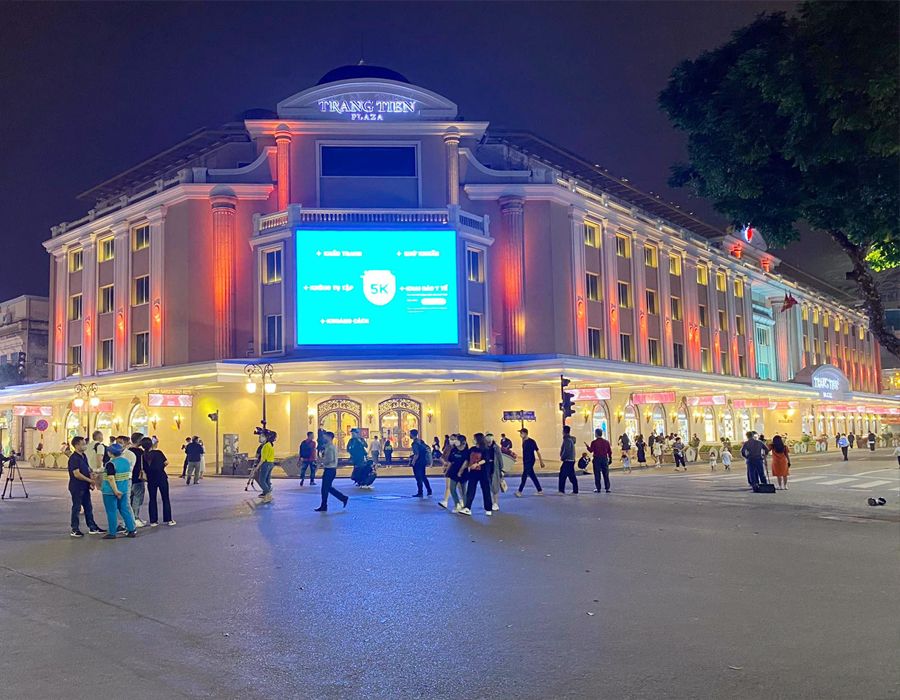 Phố đi bộ Hà Nội về đêm